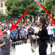 Image for article titled Woman Tricks Dozens of Men on Tinder Into Showing Up for Mass Dating Stunt